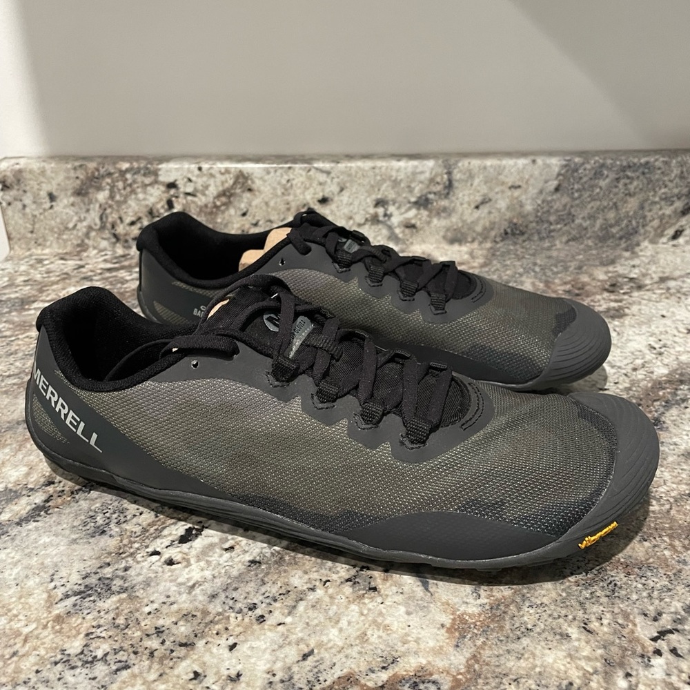 NWOT Merrell mens Vapor Glove 4 barefoot shoes size 11